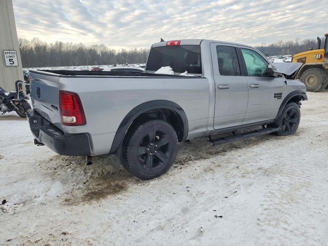 2021 RAM 1500 CLASSIC SLT photo 3