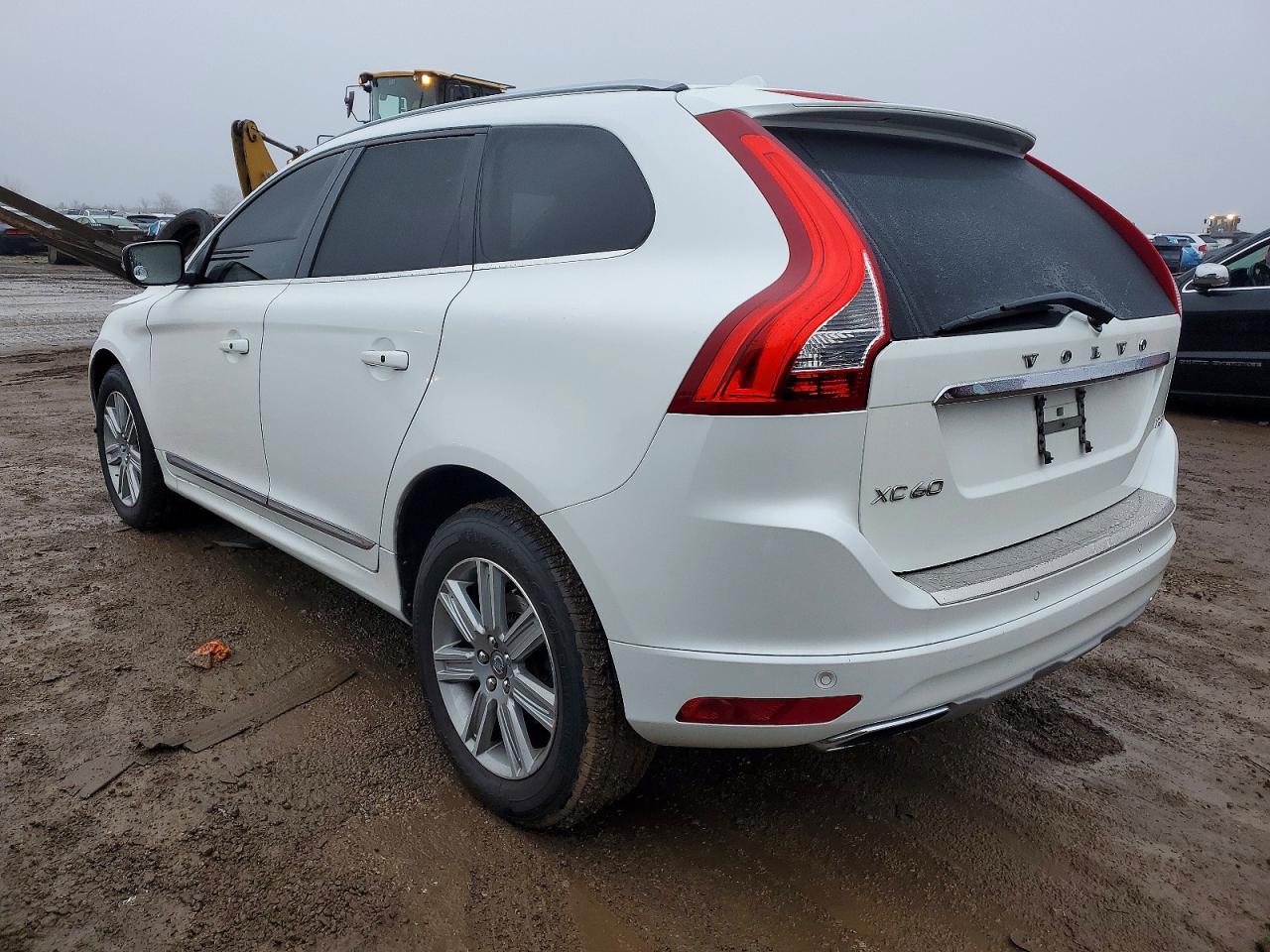 2017 VOLVO XC60 T5 INSCRIPTION photo 2