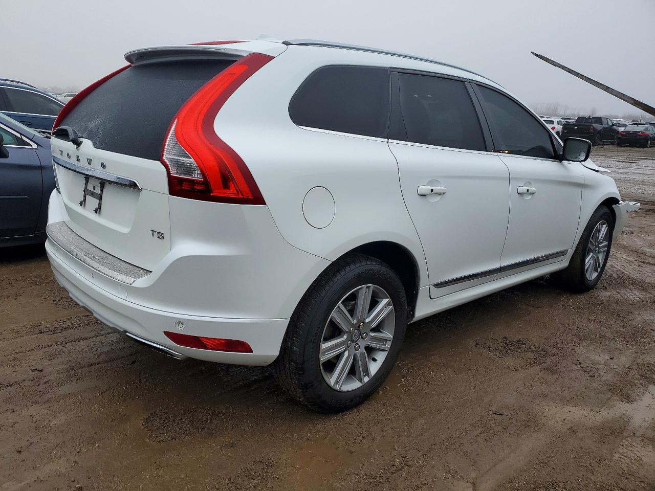 2017 VOLVO XC60 T5 INSCRIPTION photo 3