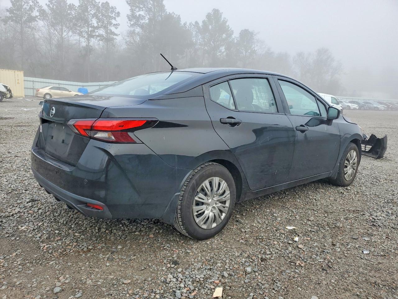2021 NISSAN VERSA S photo 3