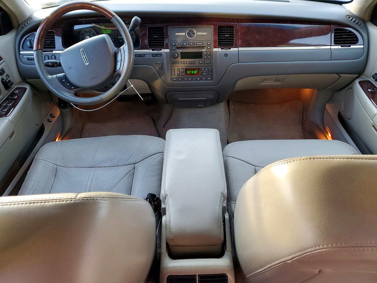 2006 LINCOLN TOWN CAR SIGNATURE LIMITED photo 8