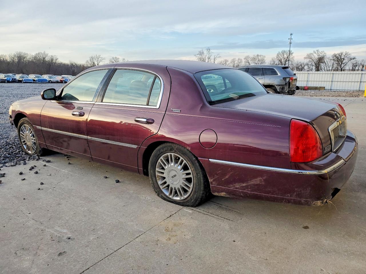 2006 LINCOLN TOWN CAR SIGNATURE LIMITED photo 2