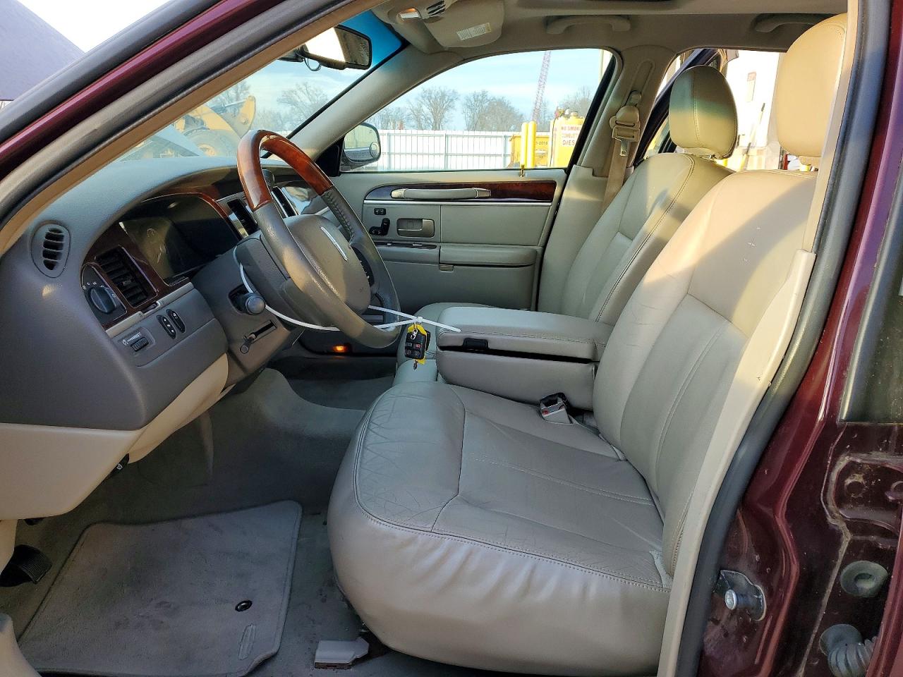 2006 LINCOLN TOWN CAR SIGNATURE LIMITED photo 7