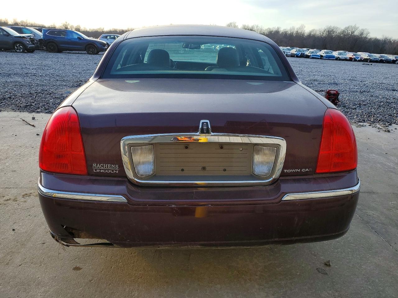 2006 LINCOLN TOWN CAR SIGNATURE LIMITED photo 6