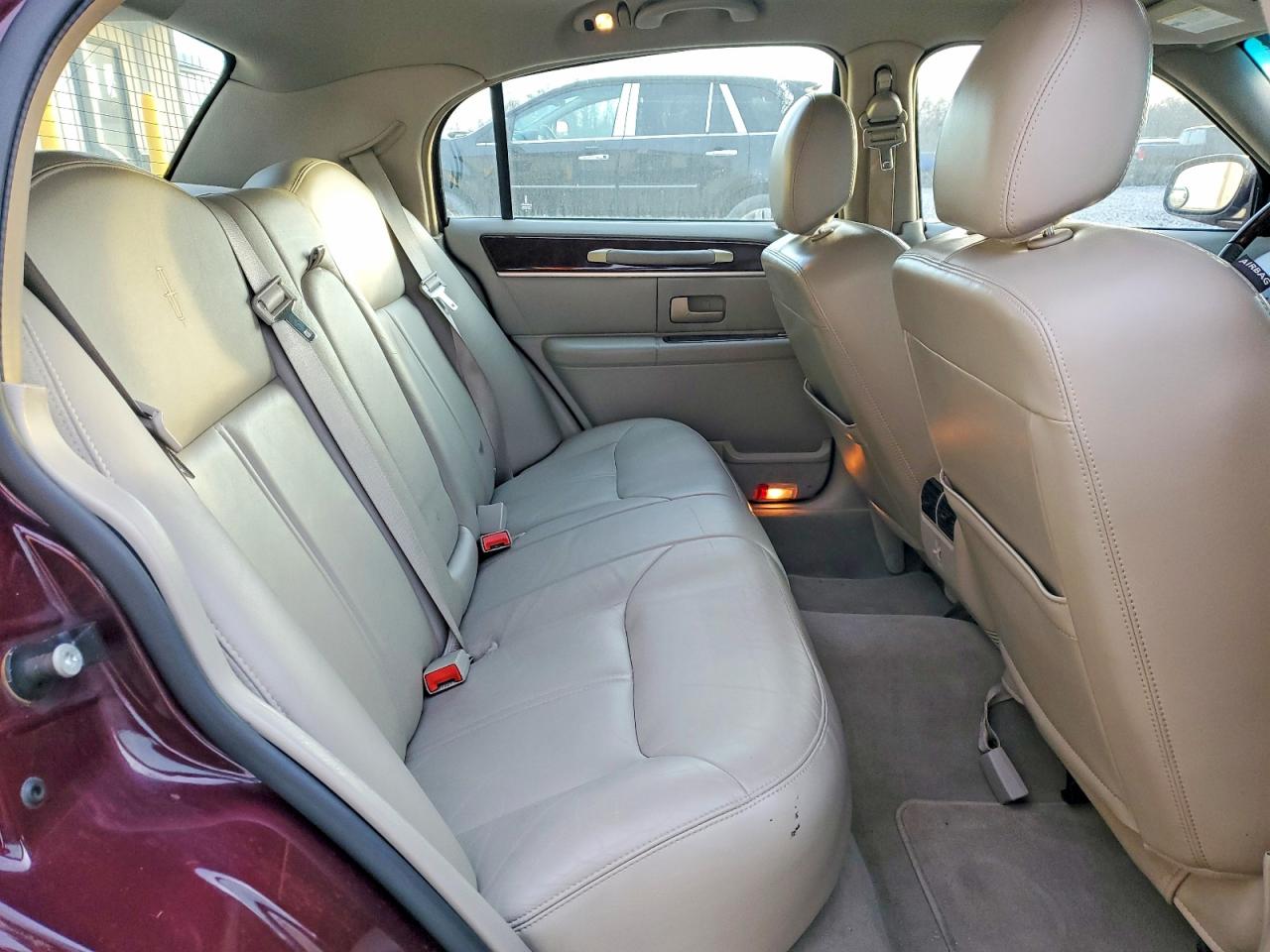 2006 LINCOLN TOWN CAR SIGNATURE LIMITED photo 10