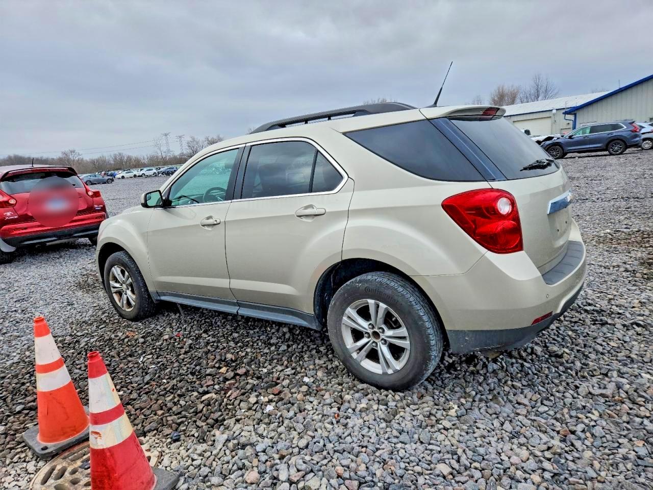 2013 CHEVROLET EQUINOX LT photo 2