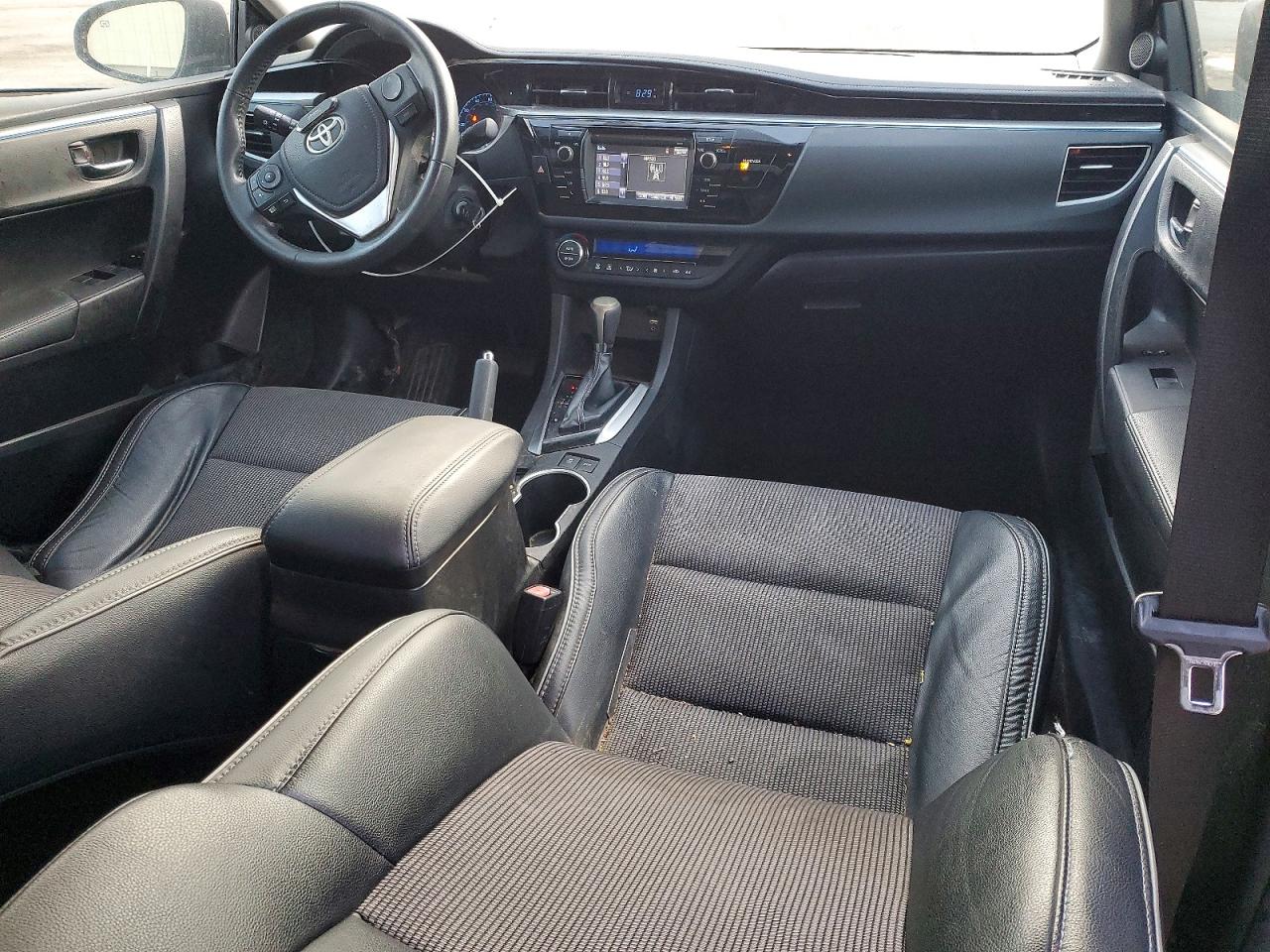 2015 TOYOTA COROLLA L photo 22