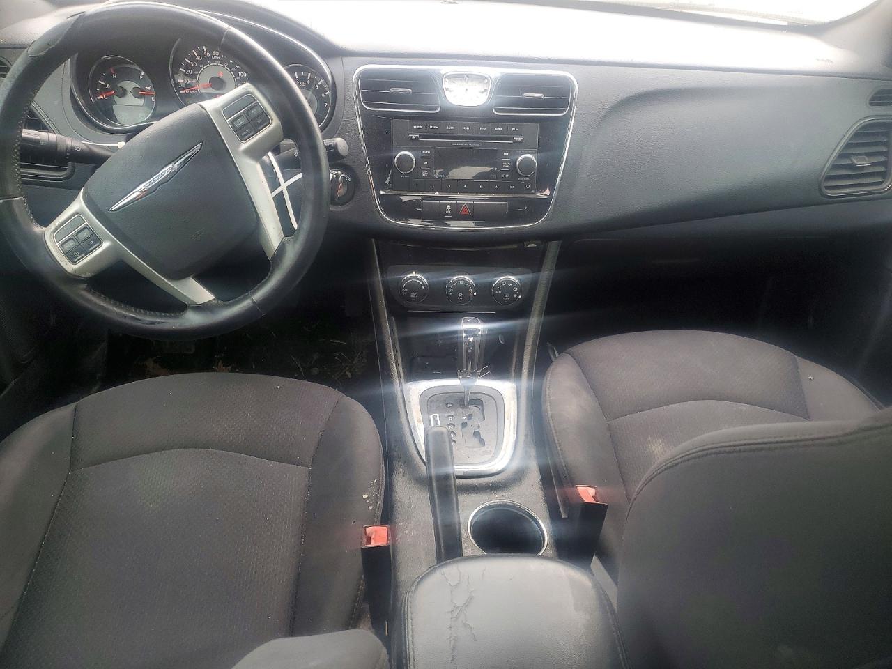 2013 CHRYSLER 200 TOURING photo 8