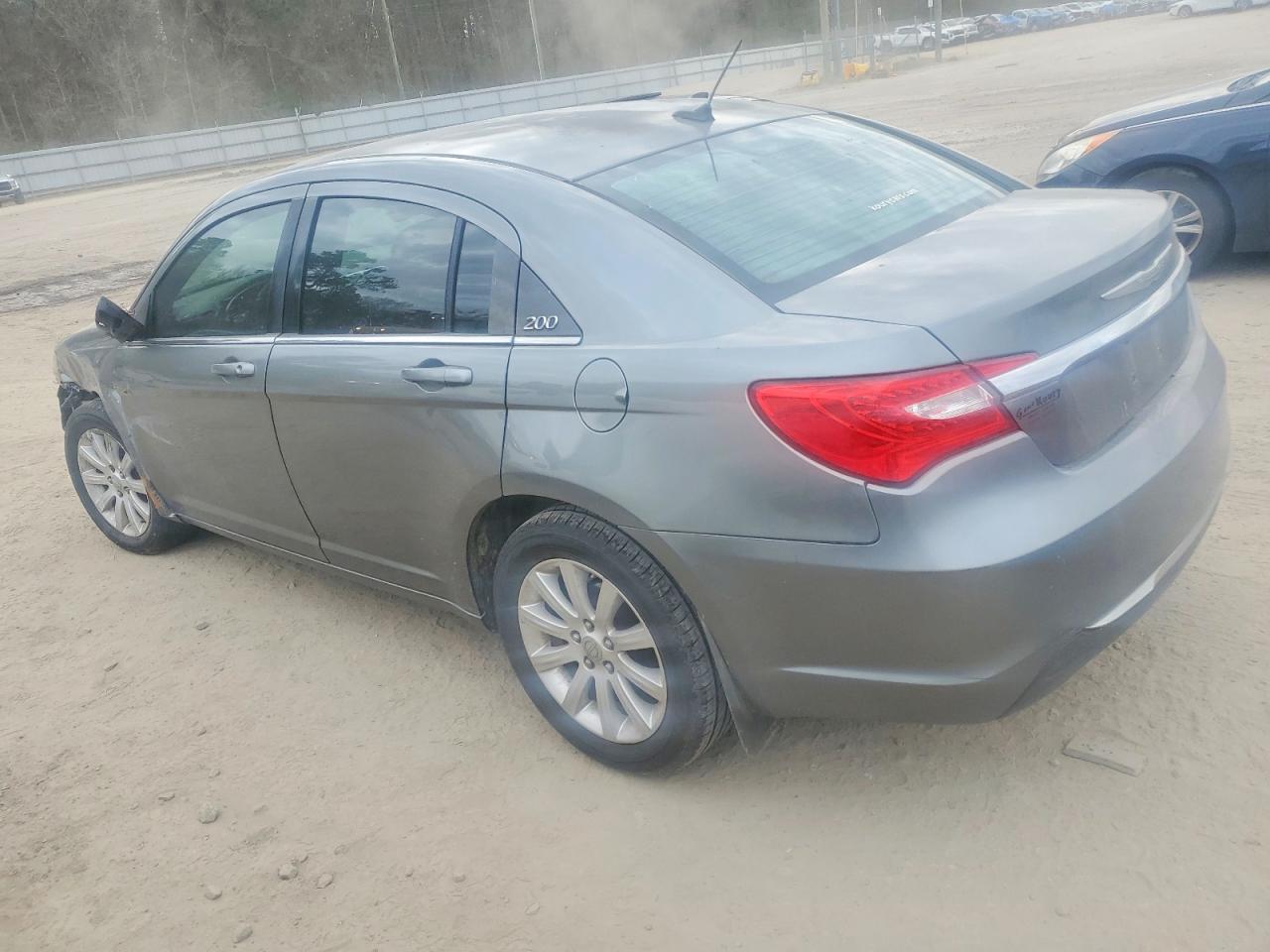 2013 CHRYSLER 200 TOURING photo 2