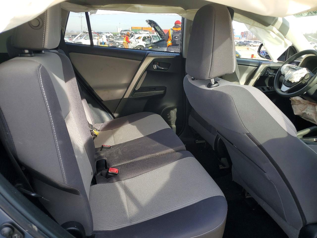 2014 TOYOTA RAV4 XLE photo 11