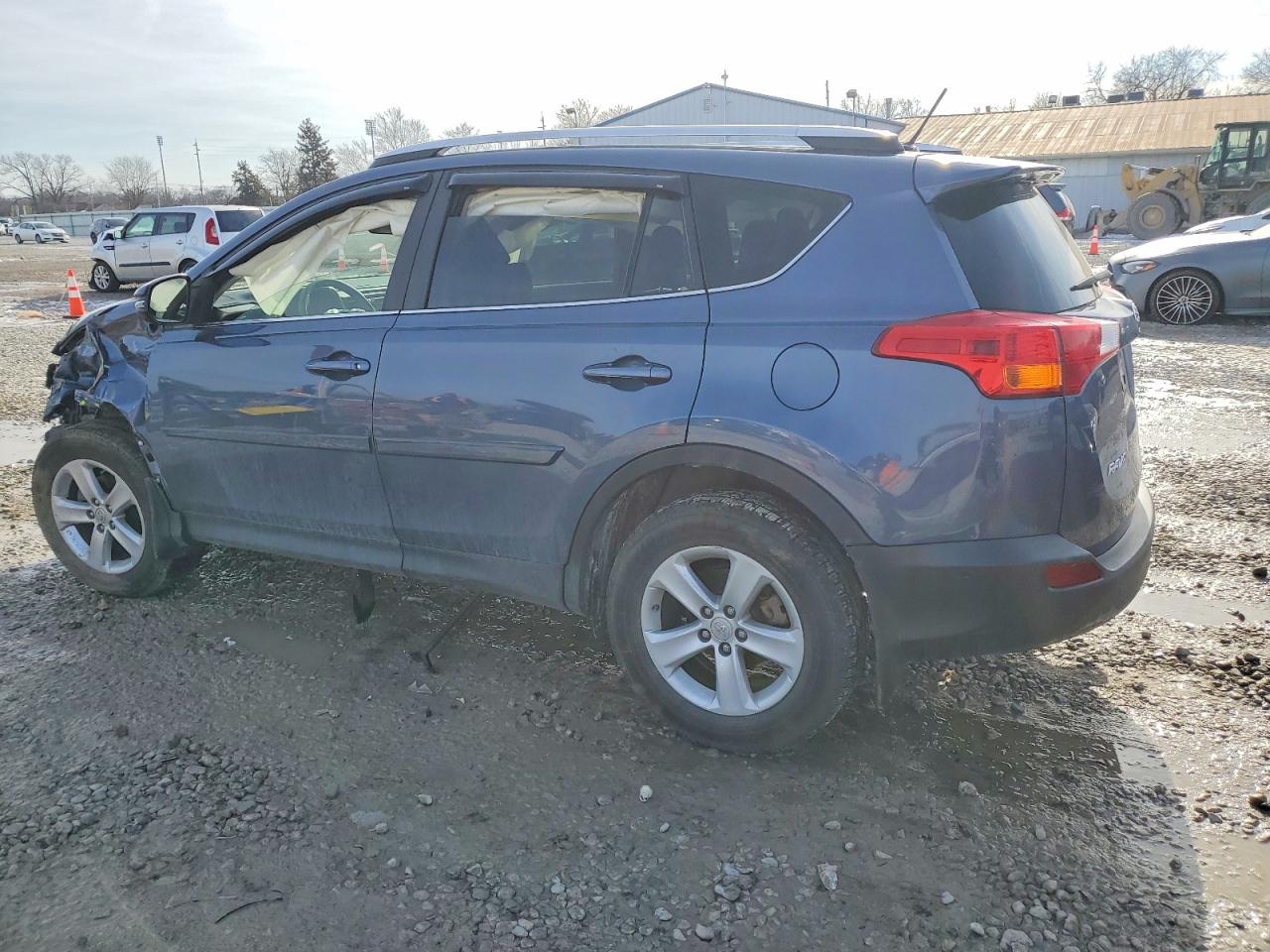 2014 TOYOTA RAV4 XLE photo 2