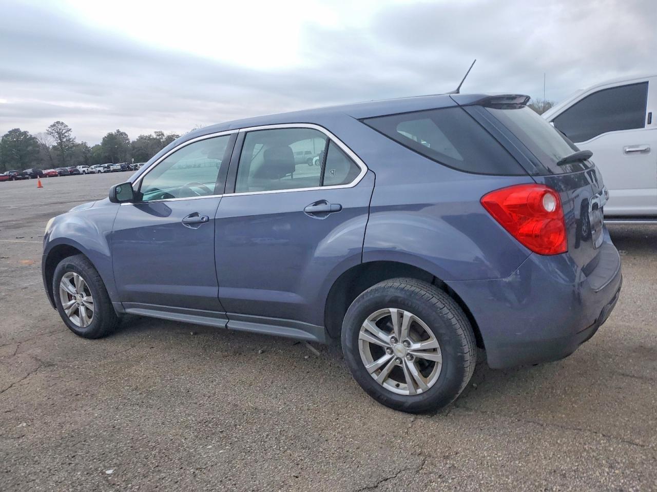 2013 CHEVROLET EQUINOX LS photo 2