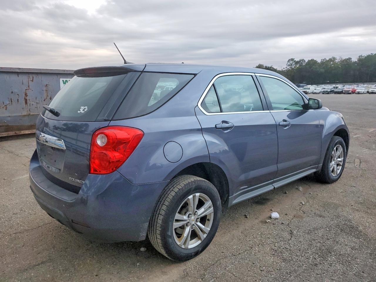 2013 CHEVROLET EQUINOX LS photo 3