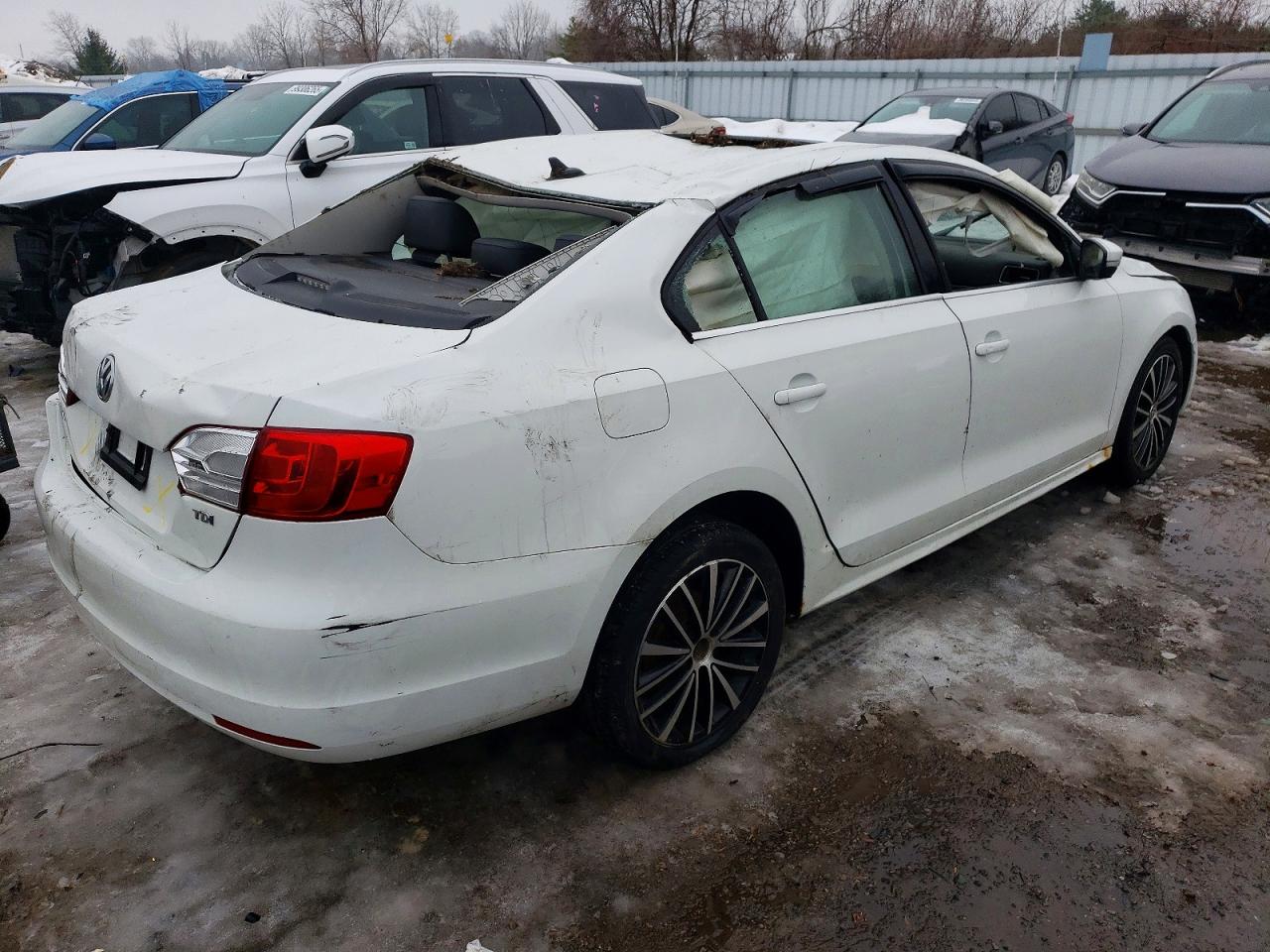 2014 VOLKSWAGEN JETTA TDI photo 3