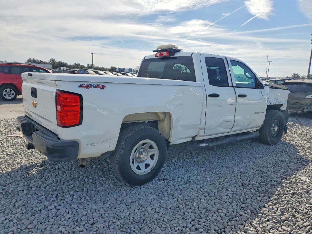 2017 CHEVROLET SILVERADO K1500 photo 3