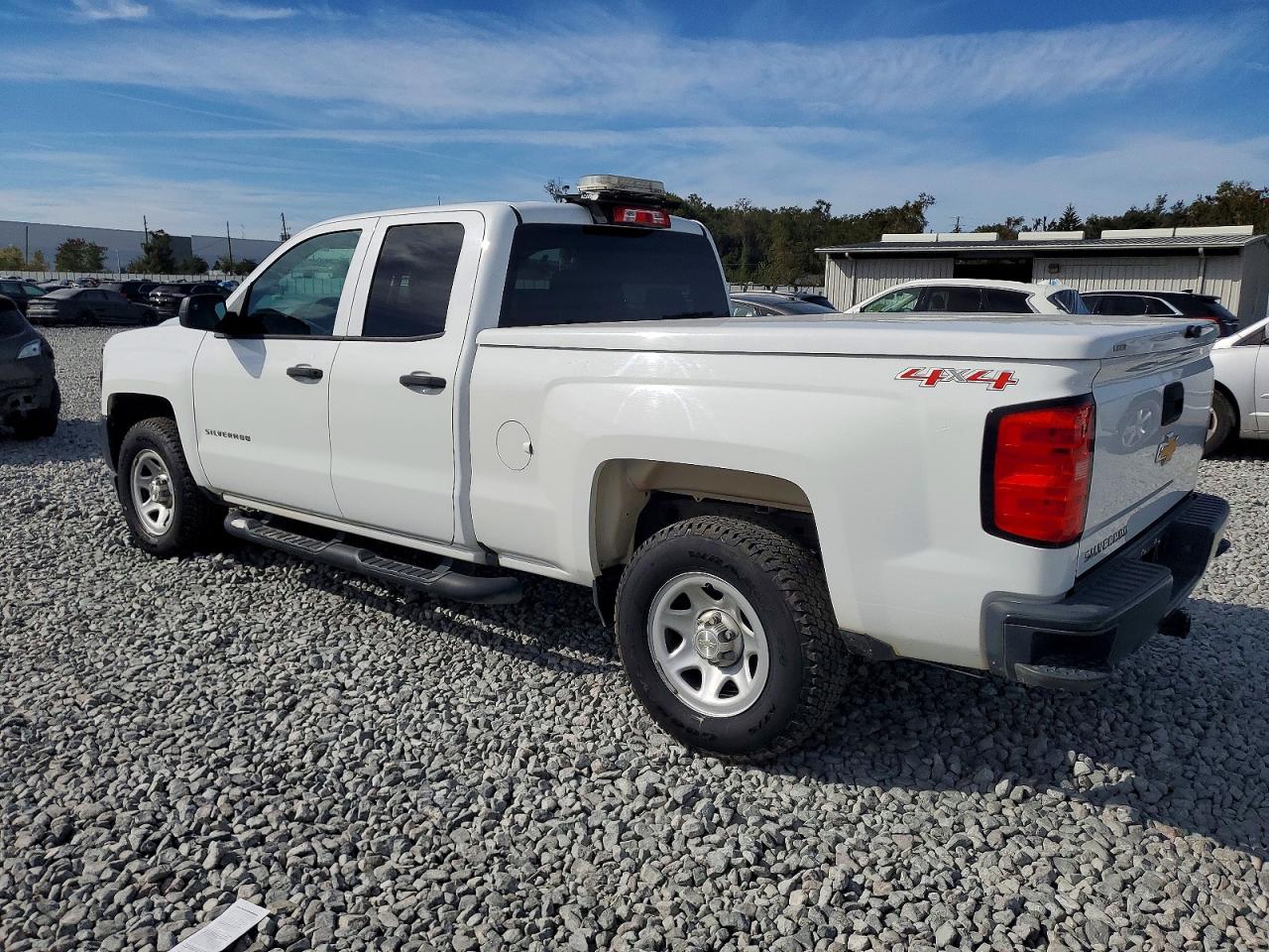 2017 CHEVROLET SILVERADO K1500 photo 2