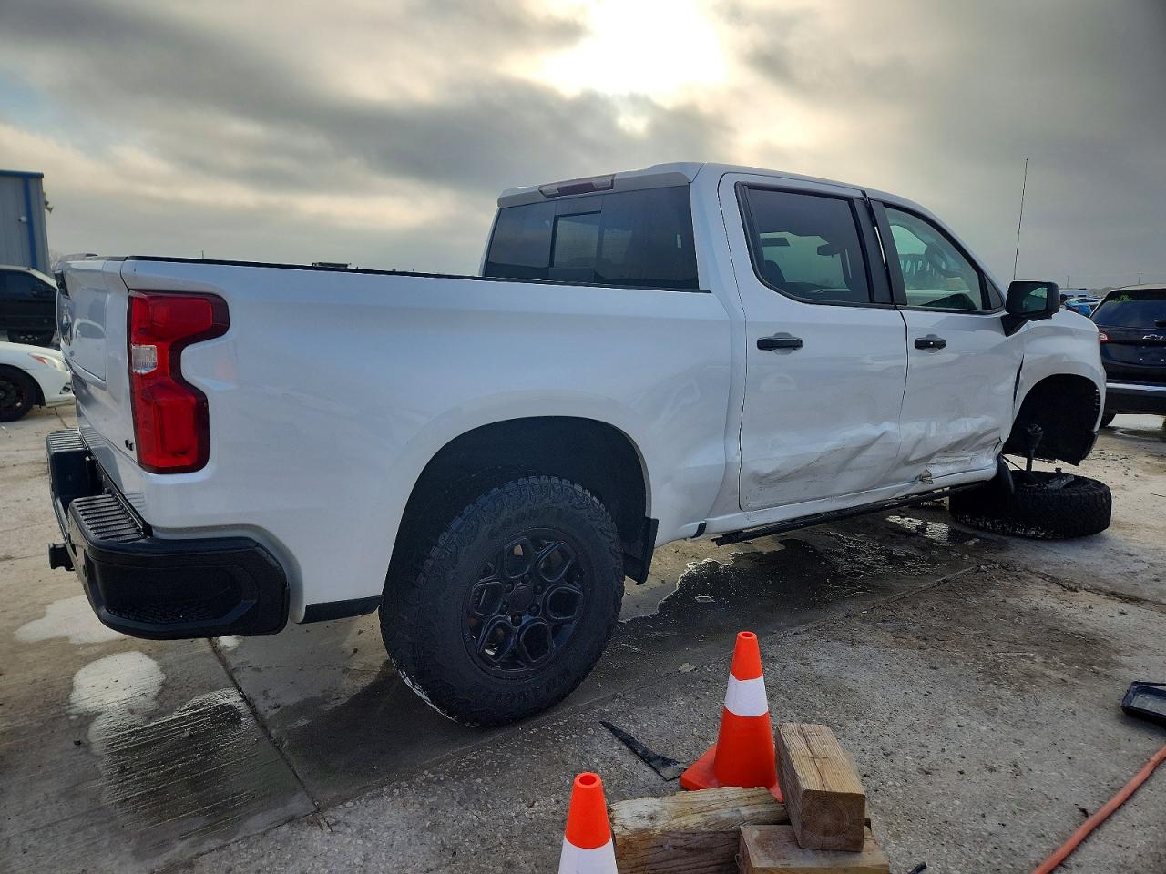 2023 CHEVROLET SILVERADO K1500 LT TRAIL BOSS photo 3