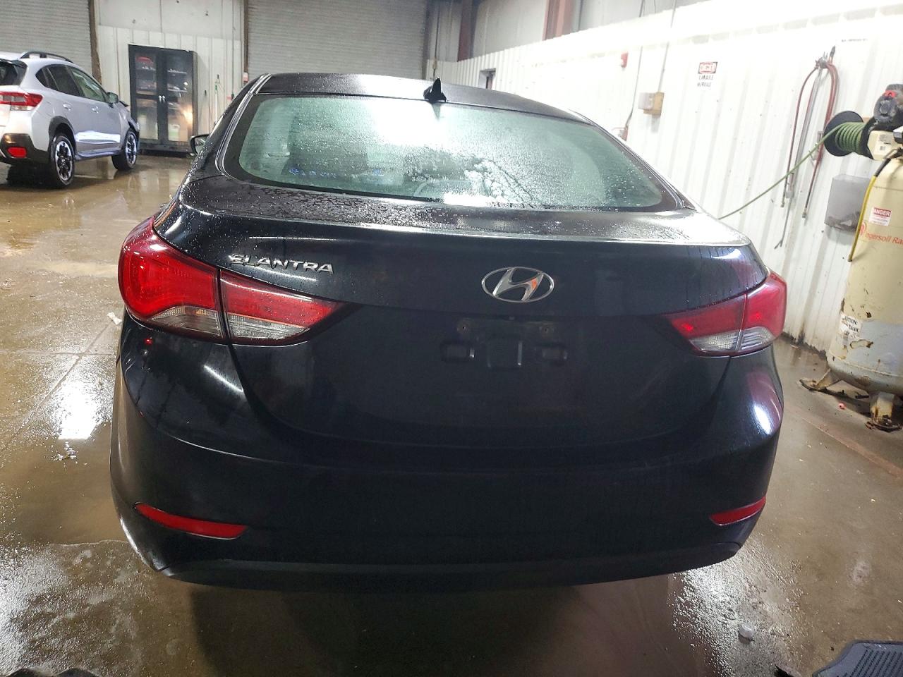 2015 HYUNDAI ELANTRA SE photo 6
