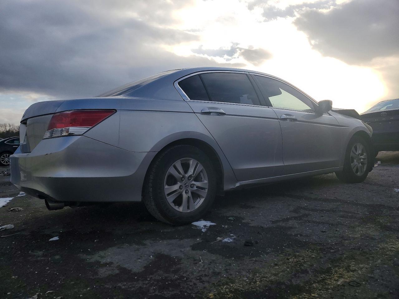 2010 HONDA ACCORD LXP photo 3