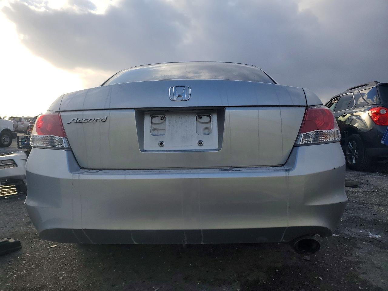 2010 HONDA ACCORD LXP photo 6