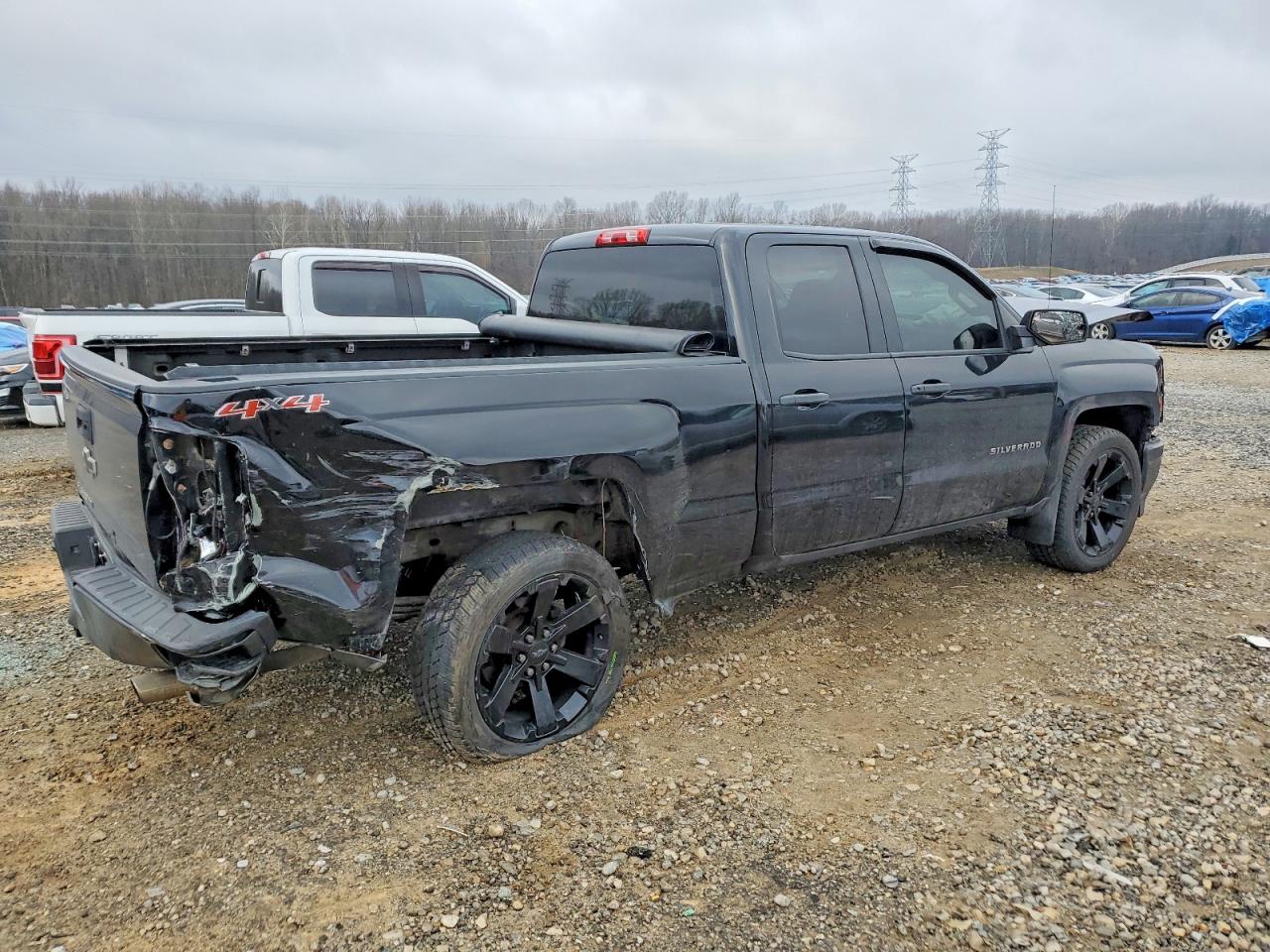 2015 CHEVROLET SILVERADO K1500 photo 3
