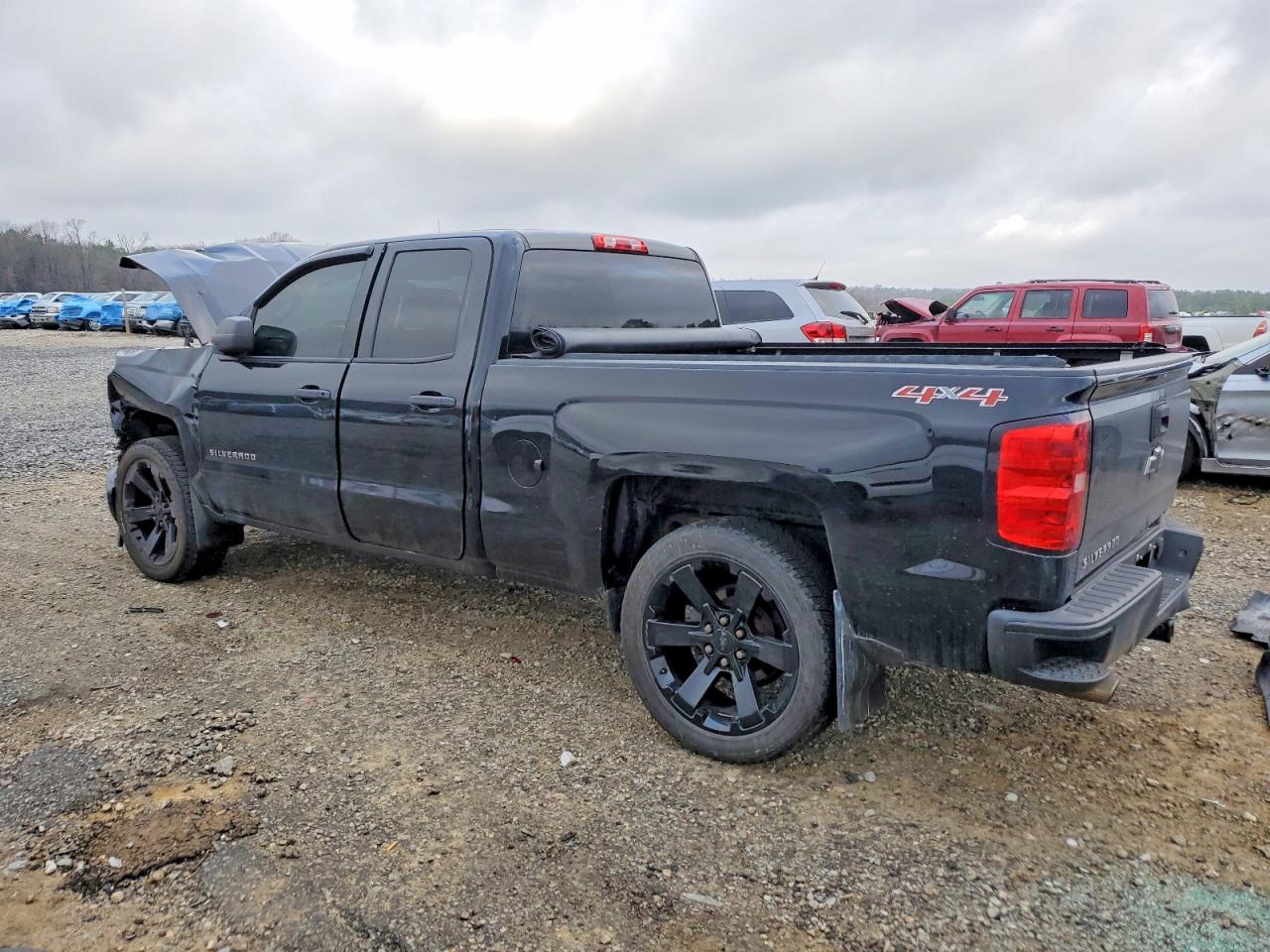 2015 CHEVROLET SILVERADO K1500 photo 2