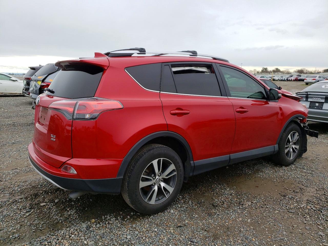 2016 TOYOTA RAV4 XLE photo 3