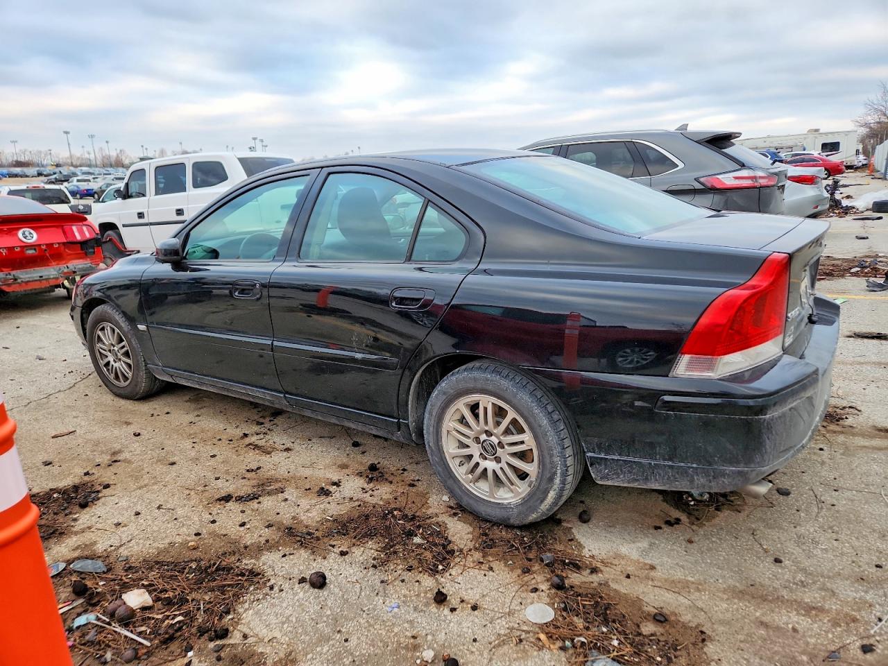 2005 VOLVO S60 photo 2