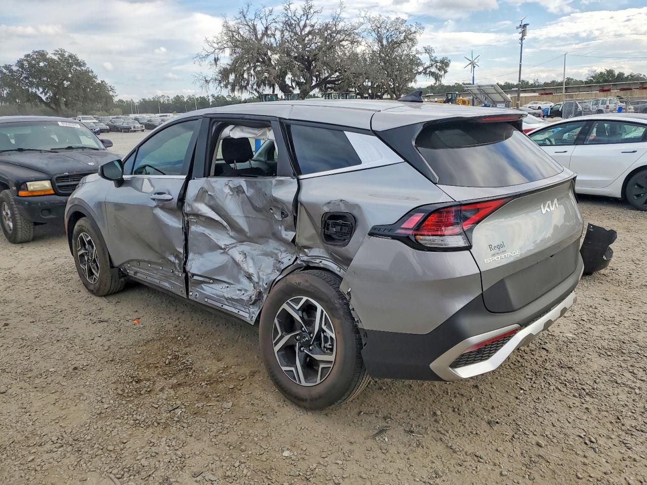 2025 KIA SPORTAGE LX photo 3