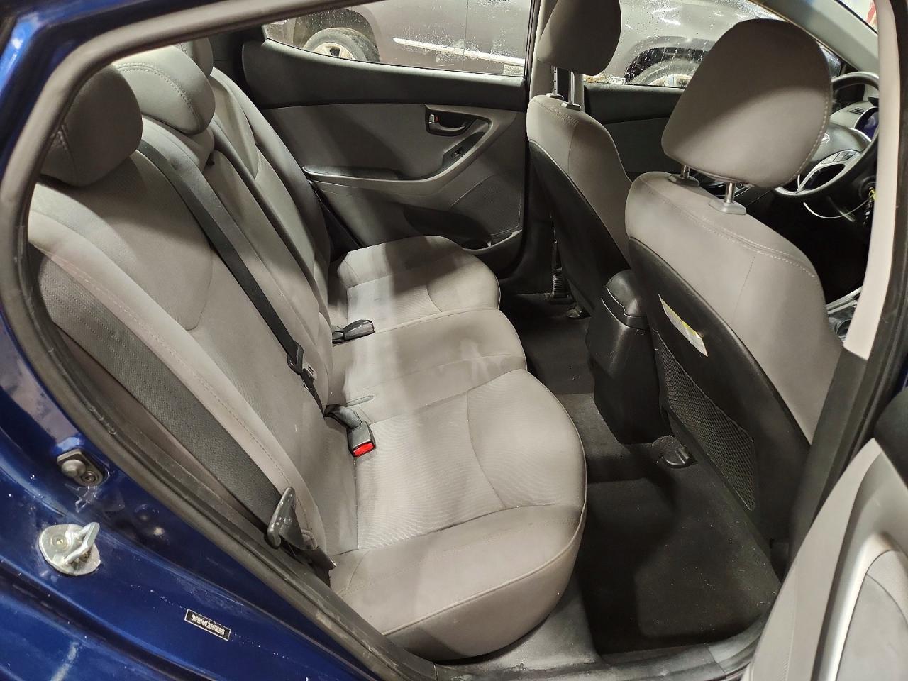 2016 HYUNDAI ELANTRA SE photo 10