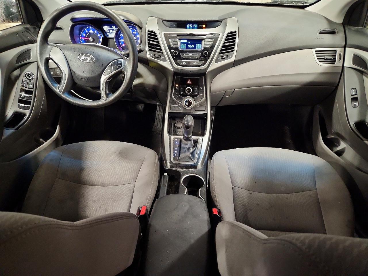 2016 HYUNDAI ELANTRA SE photo 8