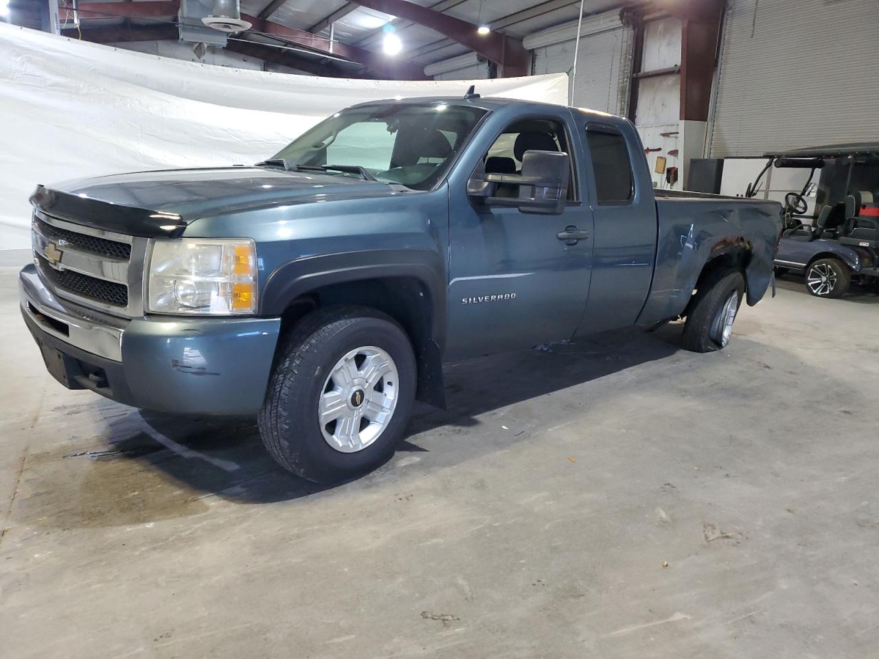 2009 CHEVROLET SILVERADO K1500 LT photo 4