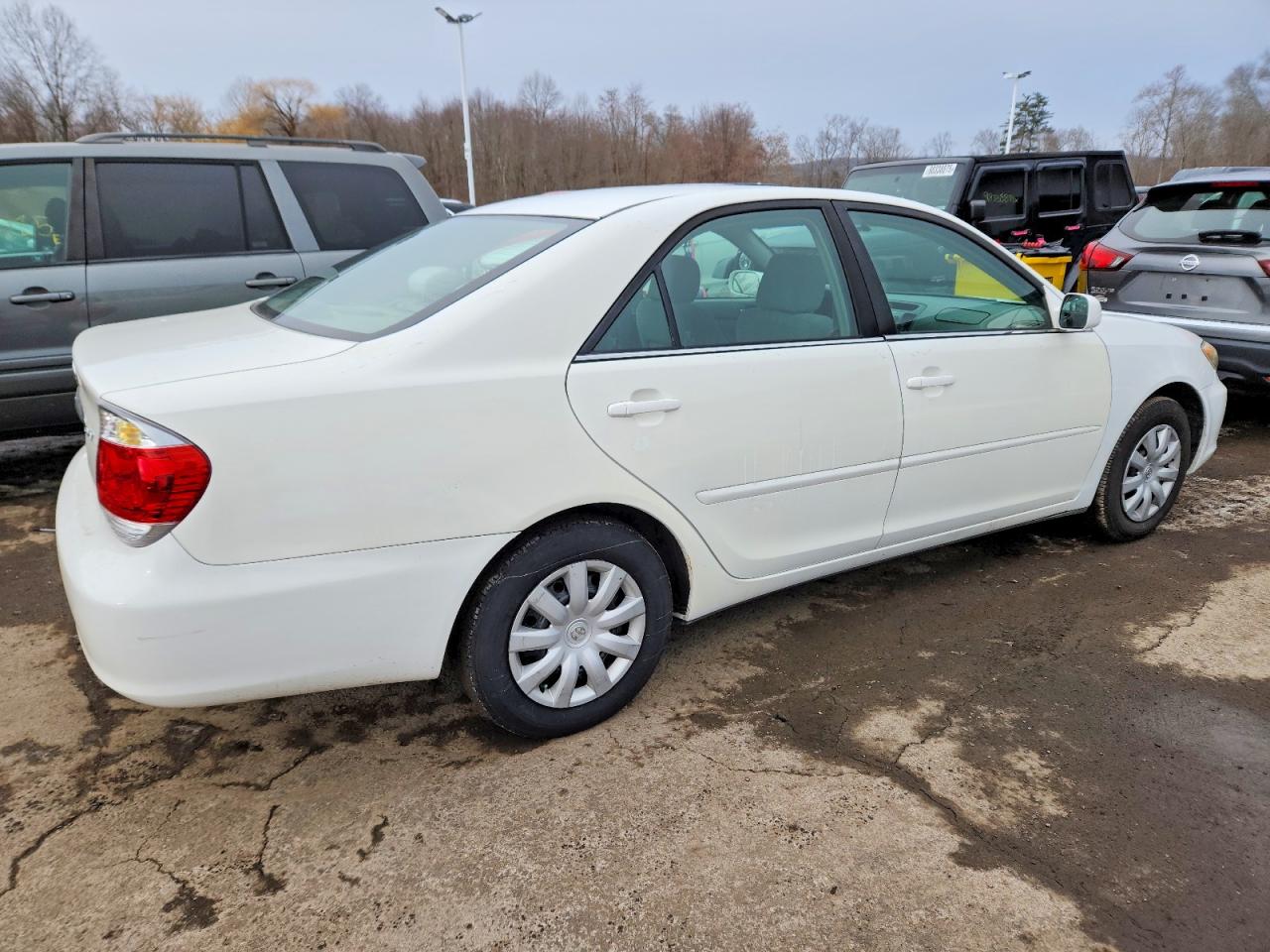 2005 TOYOTA CAMRY LE photo 3