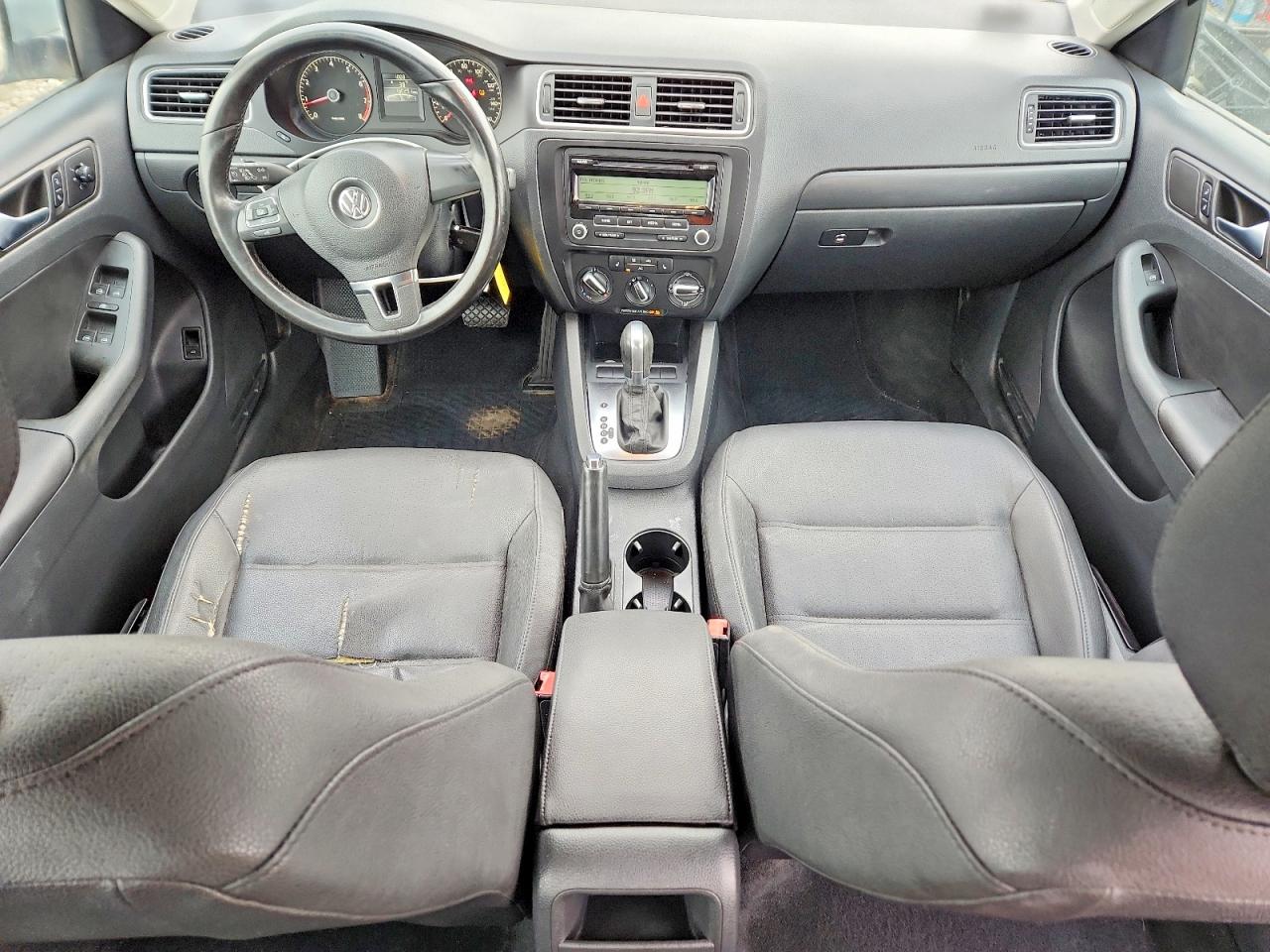 2011 VOLKSWAGEN JETTA SE photo 8
