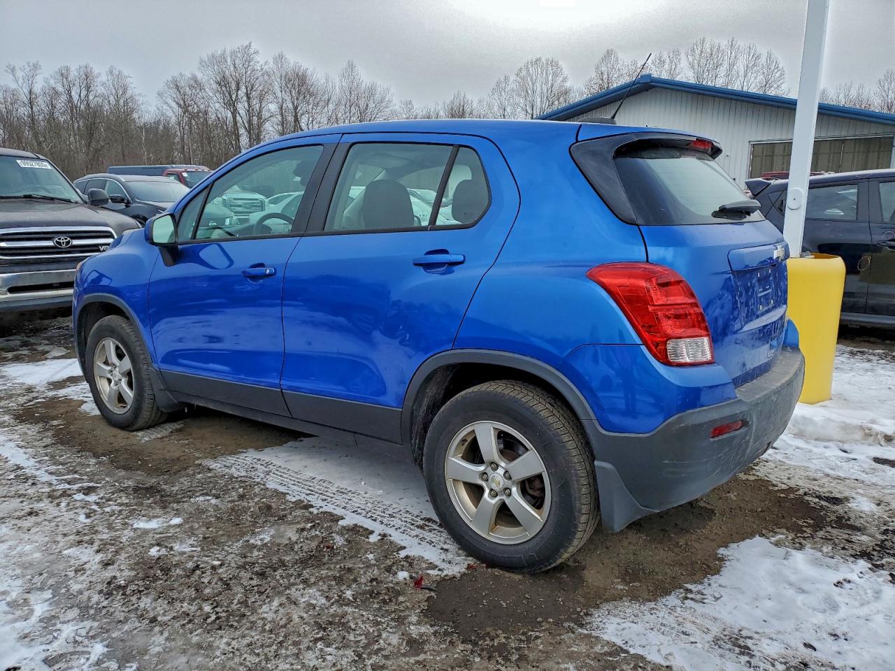 2015 CHEVROLET TRAX 1LS photo 2