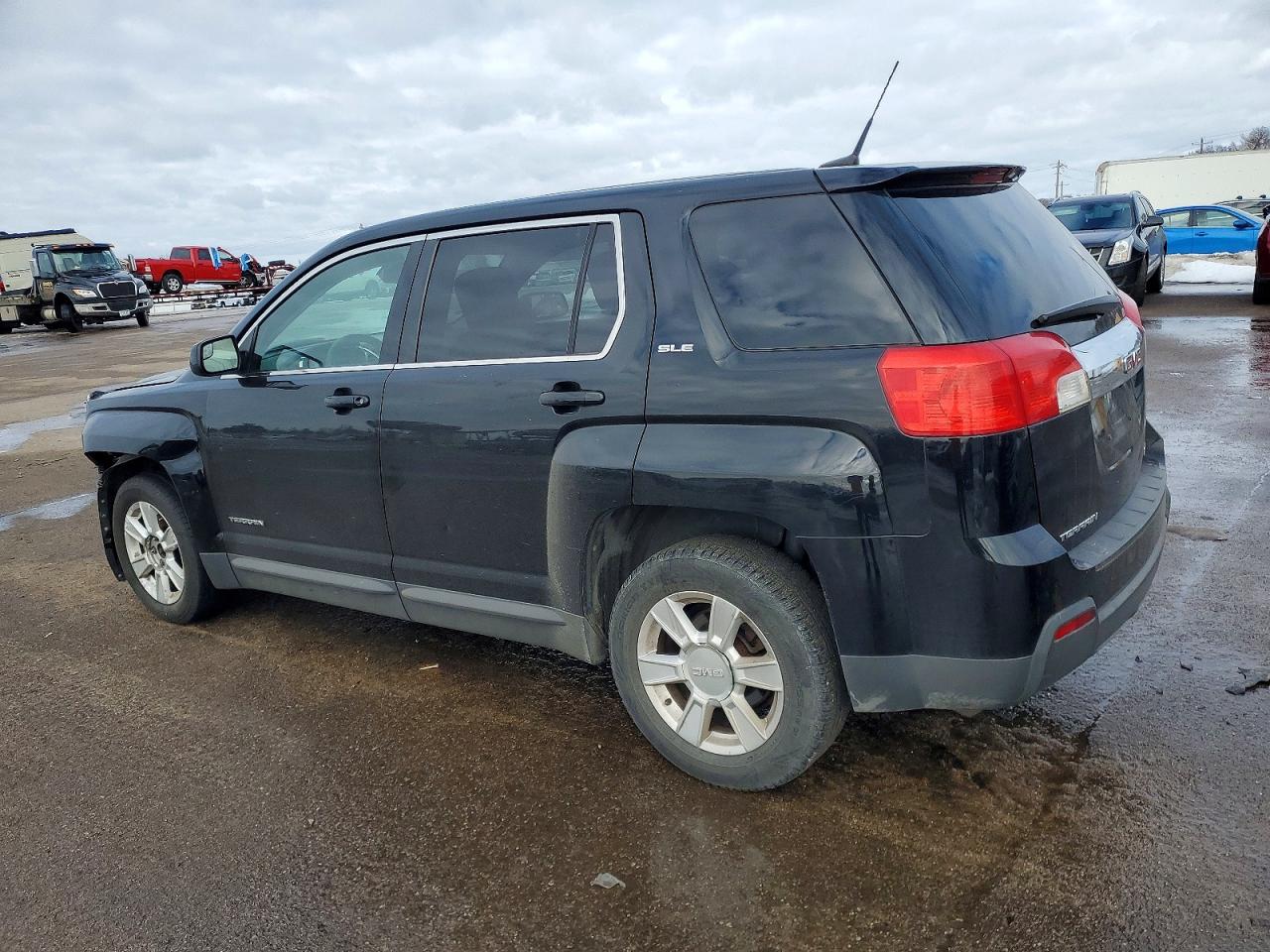2012 GMC TERRAIN SLE photo 2