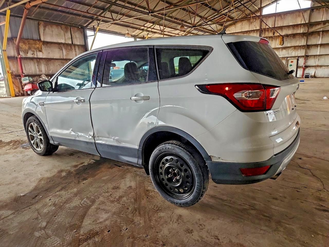 2019 FORD ESCAPE SE photo 2