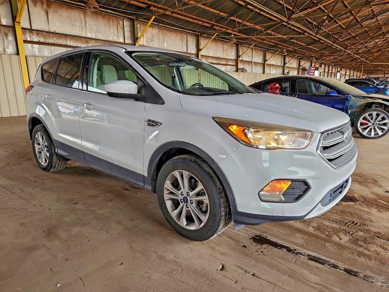 2019 FORD ESCAPE SE photo 4