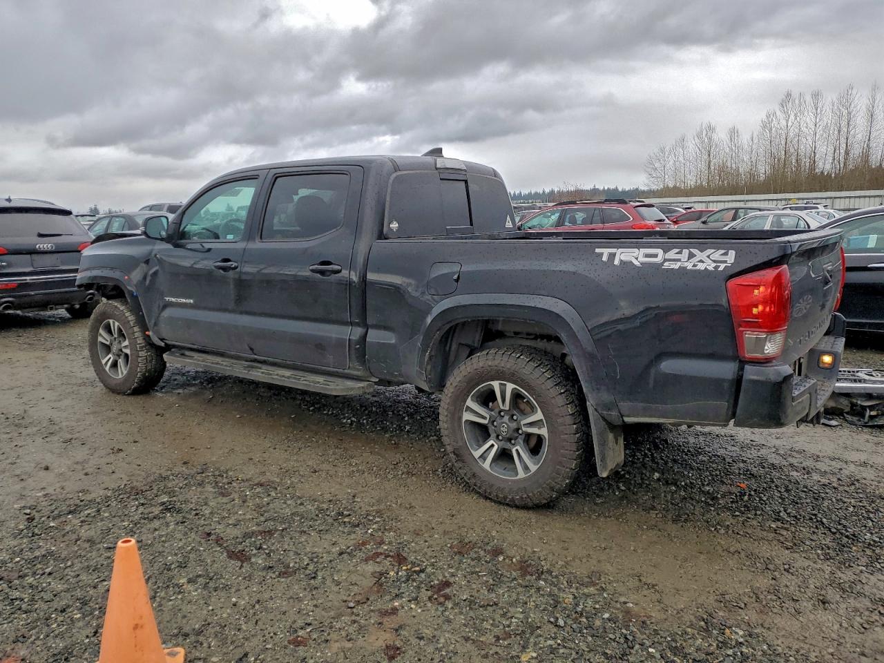 2017 TOYOTA TACOMA DOUBLE CAB photo 3