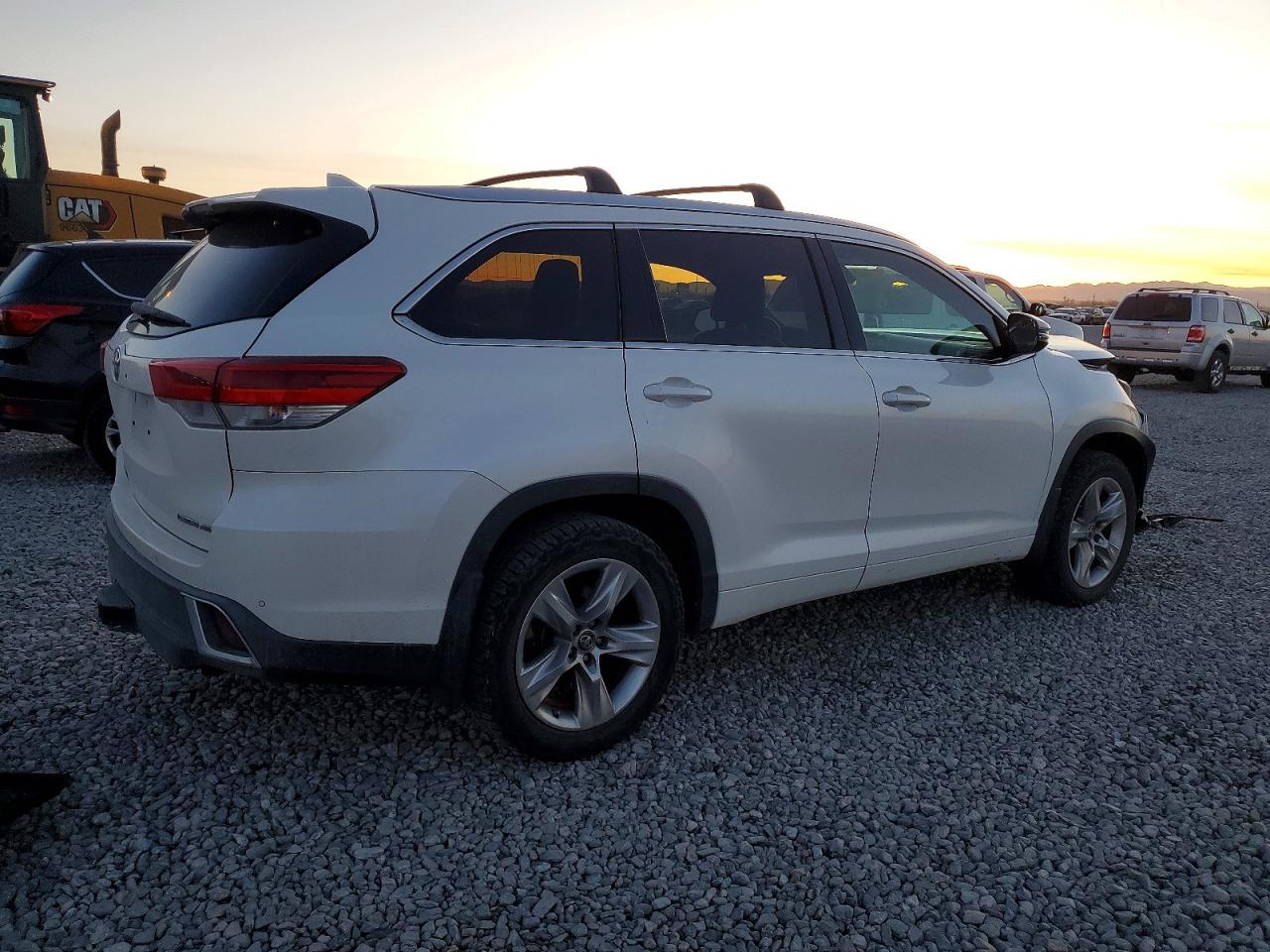 2017 TOYOTA HIGHLANDER LIMITED photo 5