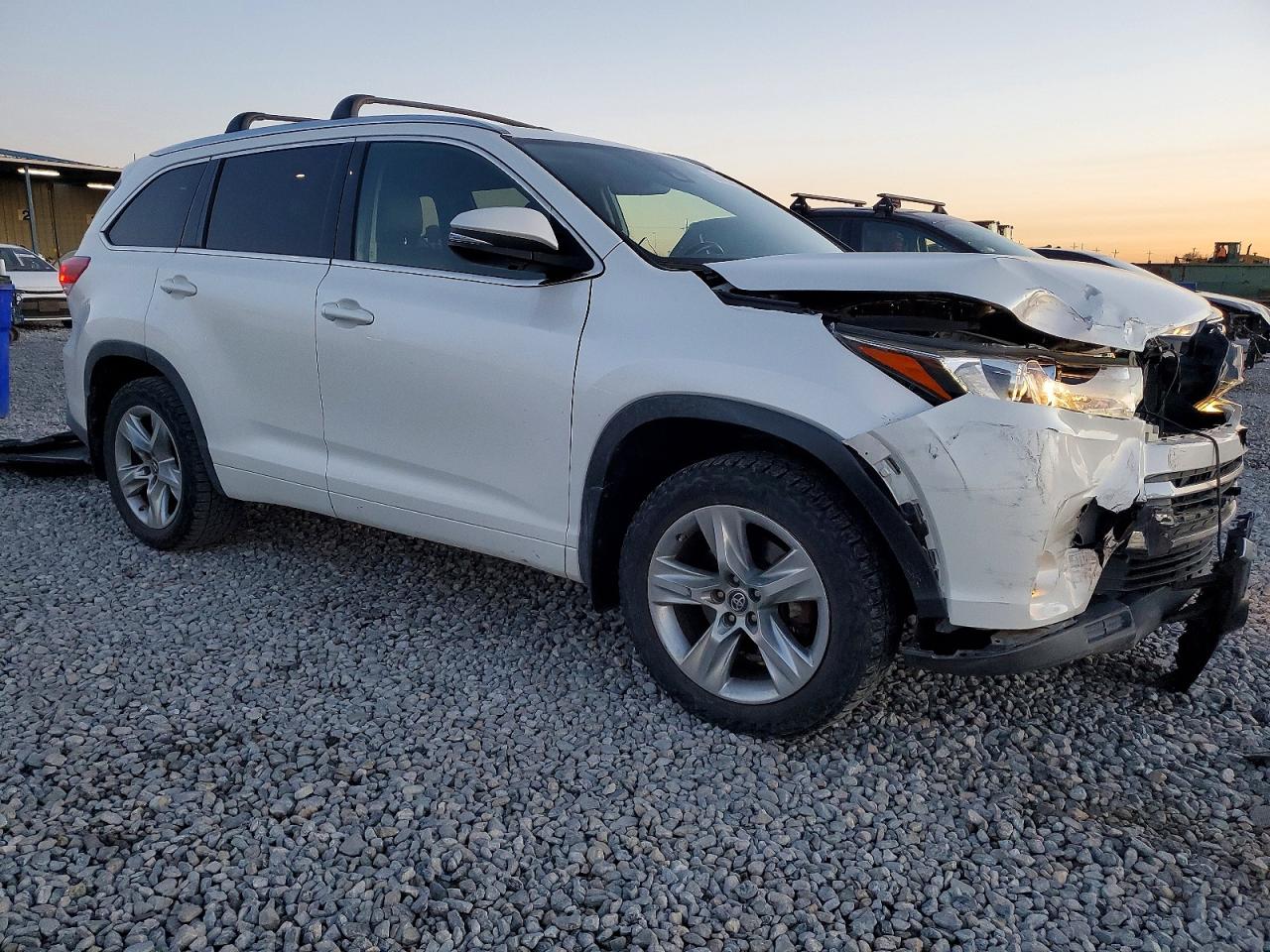 2017 TOYOTA HIGHLANDER LIMITED photo 7