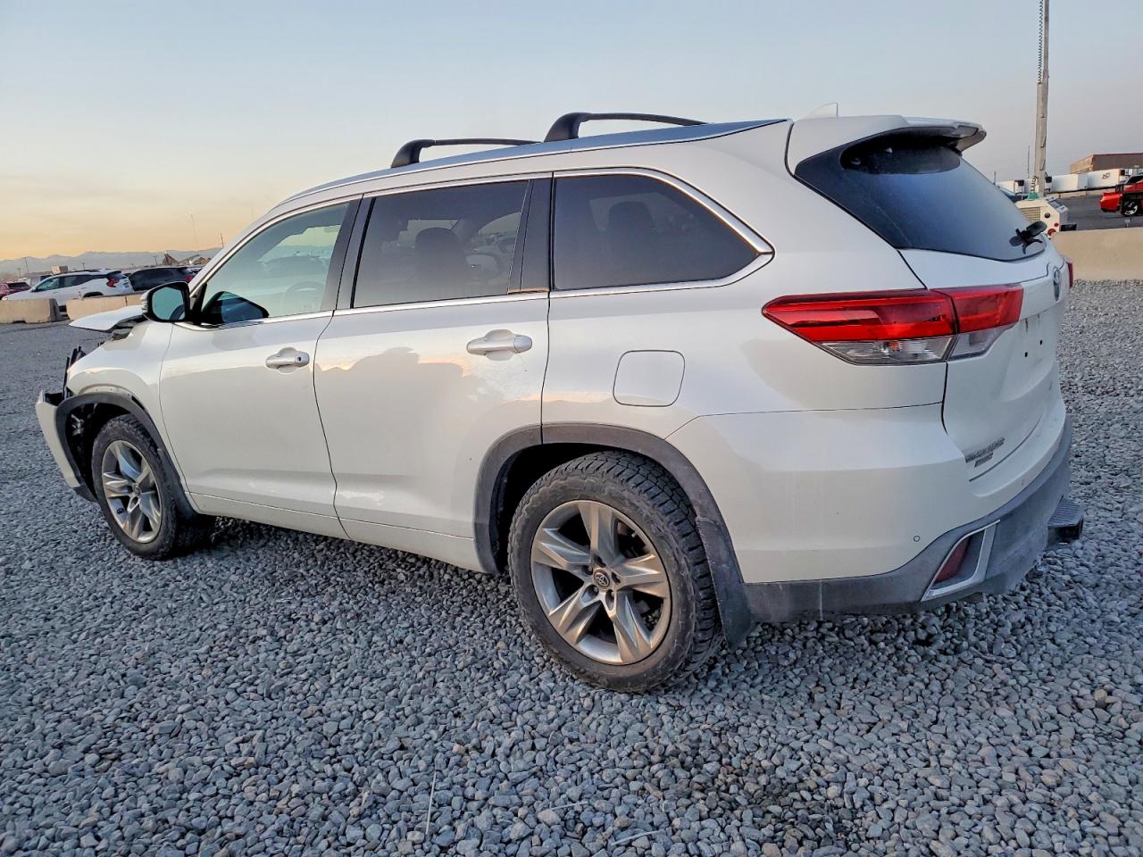 2017 TOYOTA HIGHLANDER LIMITED photo 3