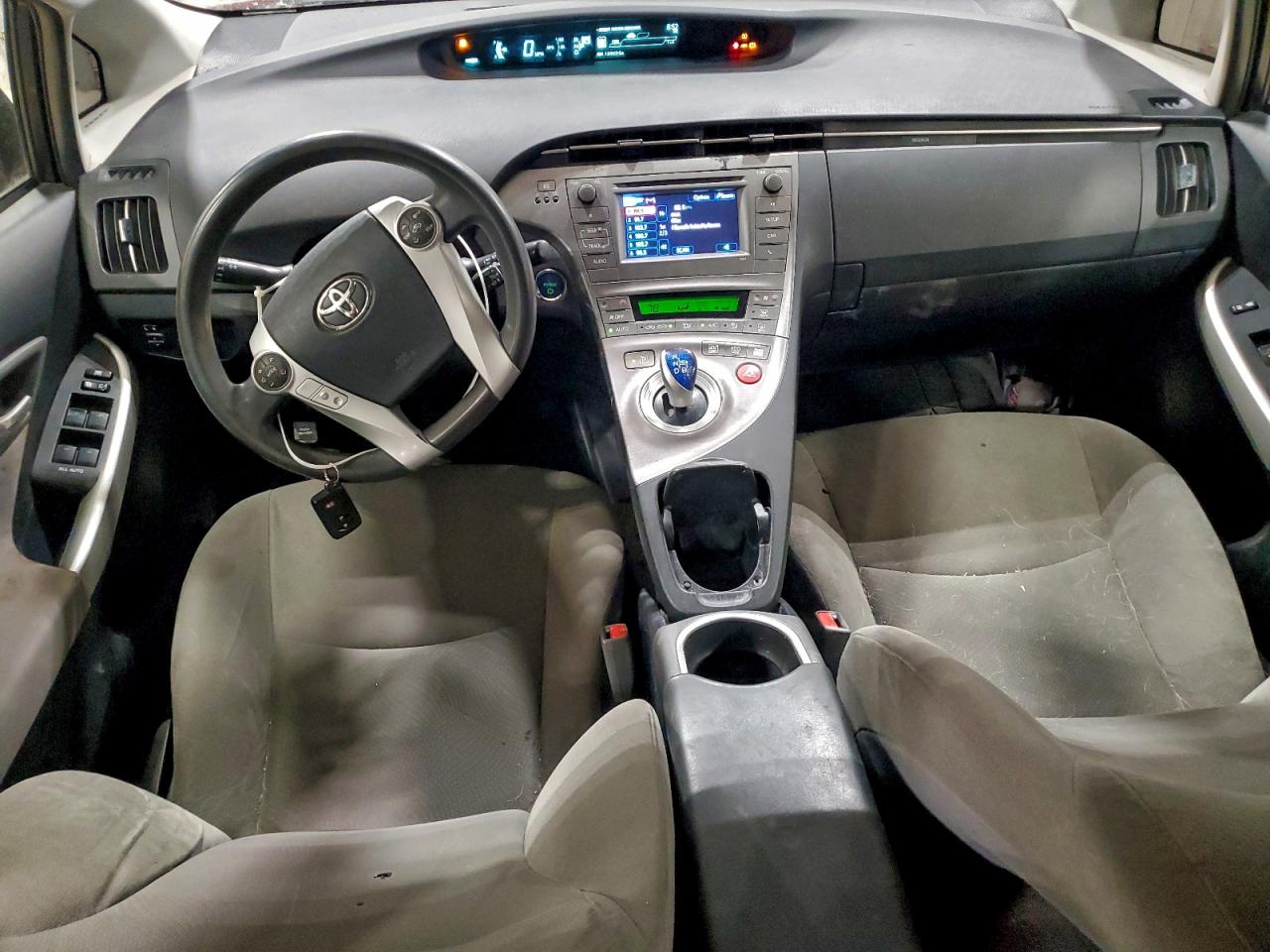 2014 TOYOTA PRIUS photo 8