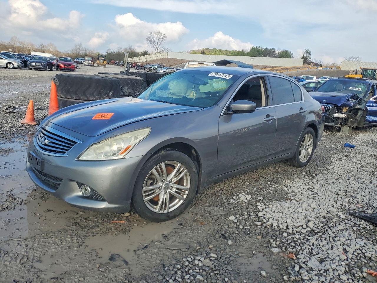 2013 INFINITI G37