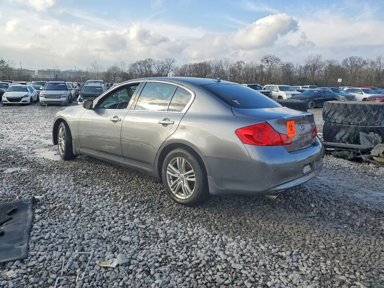 2013 INFINITI G37 photo 2