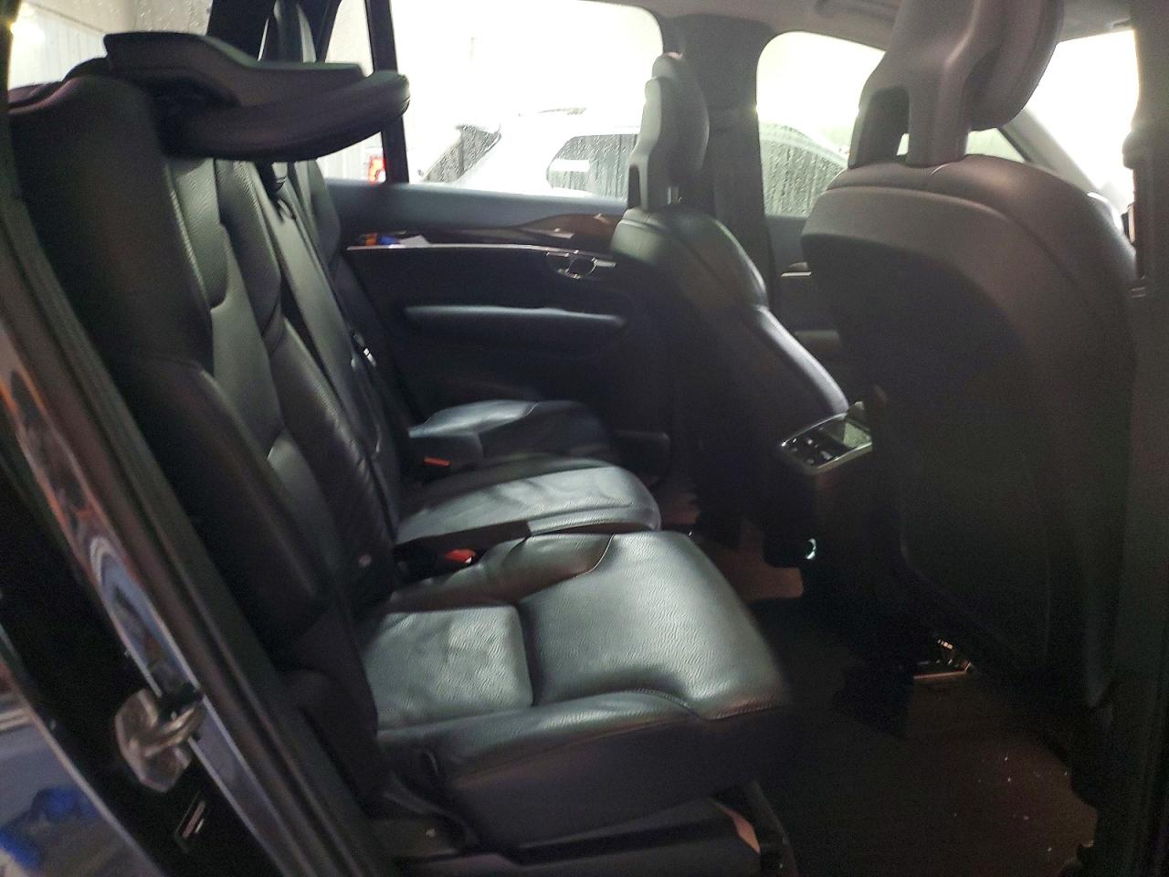 2016 VOLVO XC90 T6 photo 10
