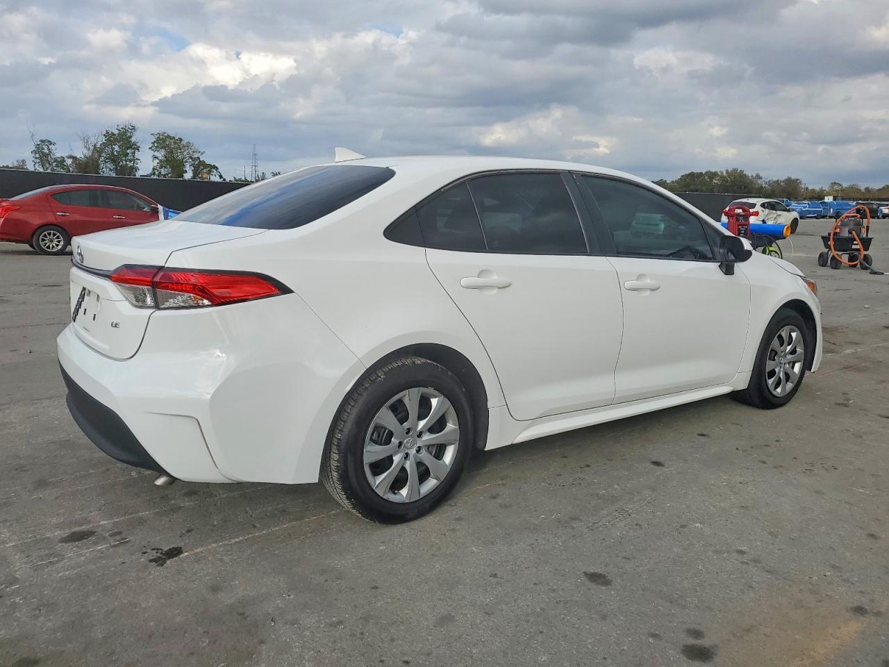 2023 TOYOTA COROLLA LE photo 3