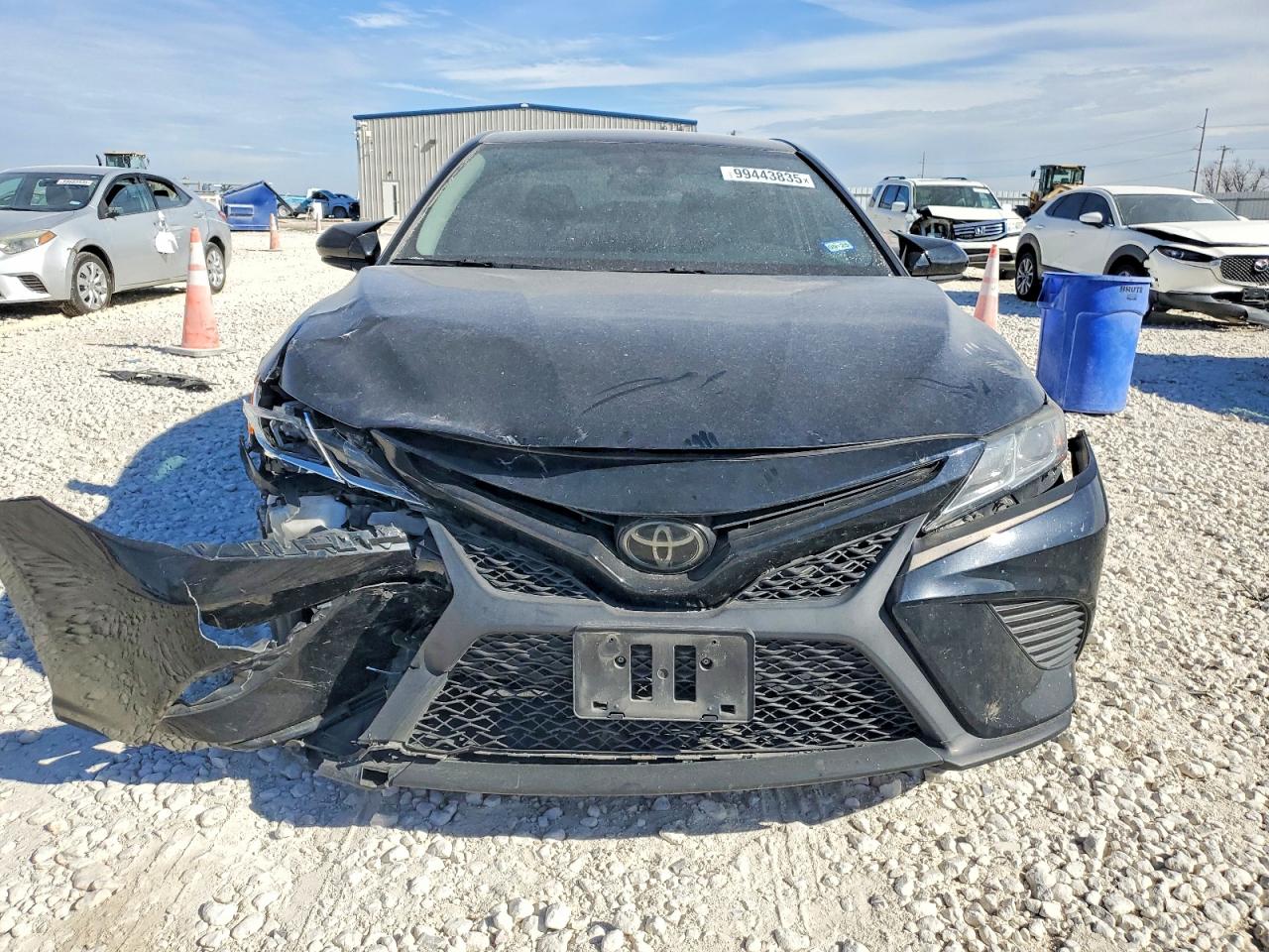 2020 TOYOTA CAMRY SE photo 9