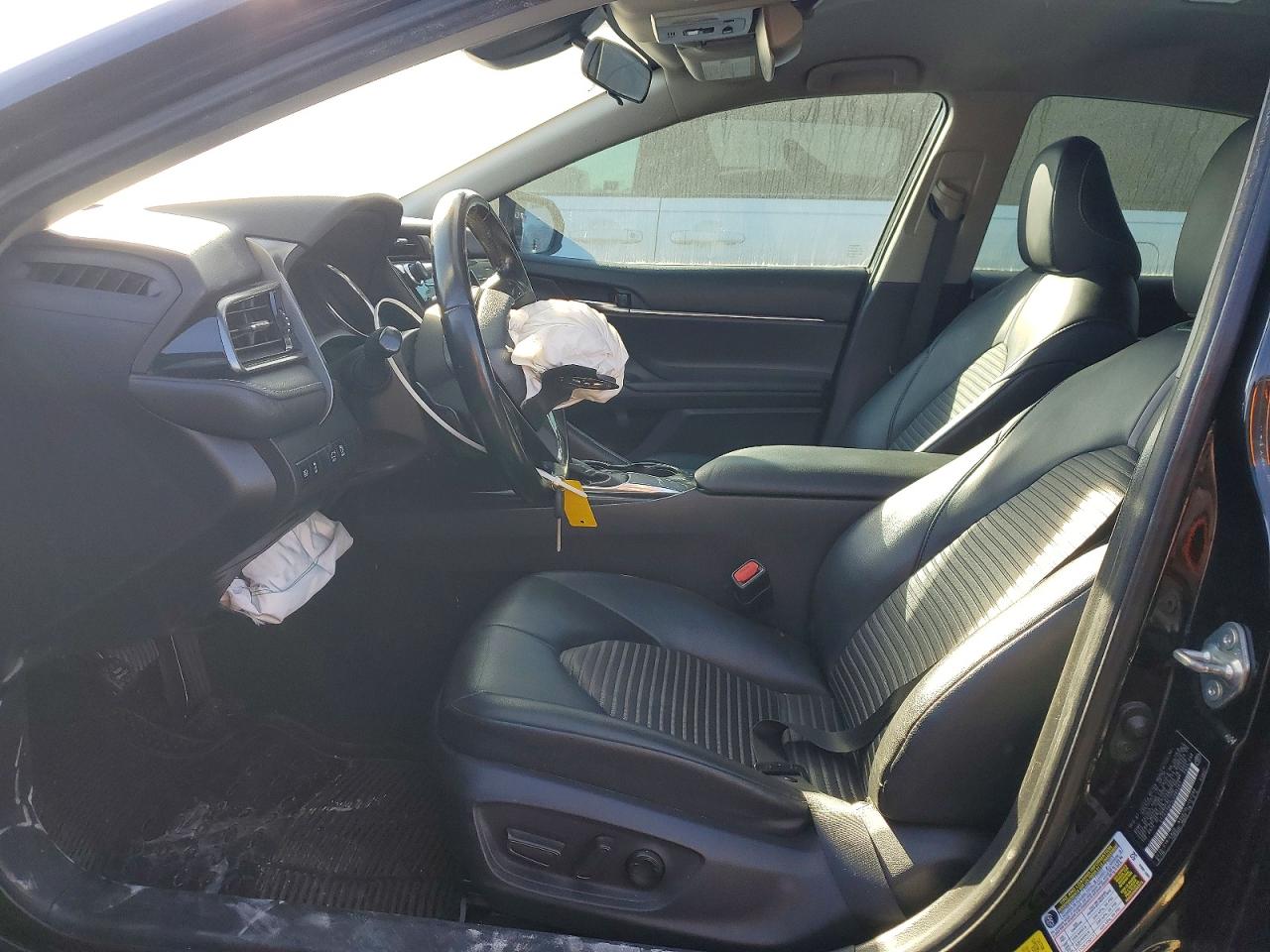 2020 TOYOTA CAMRY SE photo 13