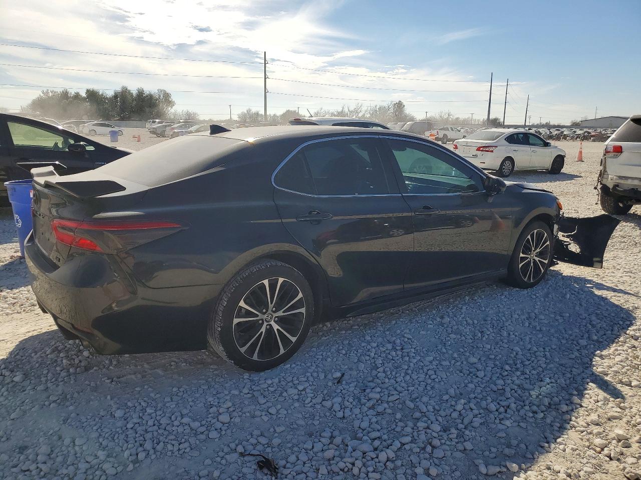2020 TOYOTA CAMRY SE photo 5